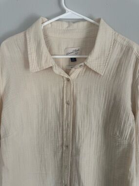 Universal Thread Women's
Relaxed Fit Long Sleeve Gauze
Button-Down Shirt